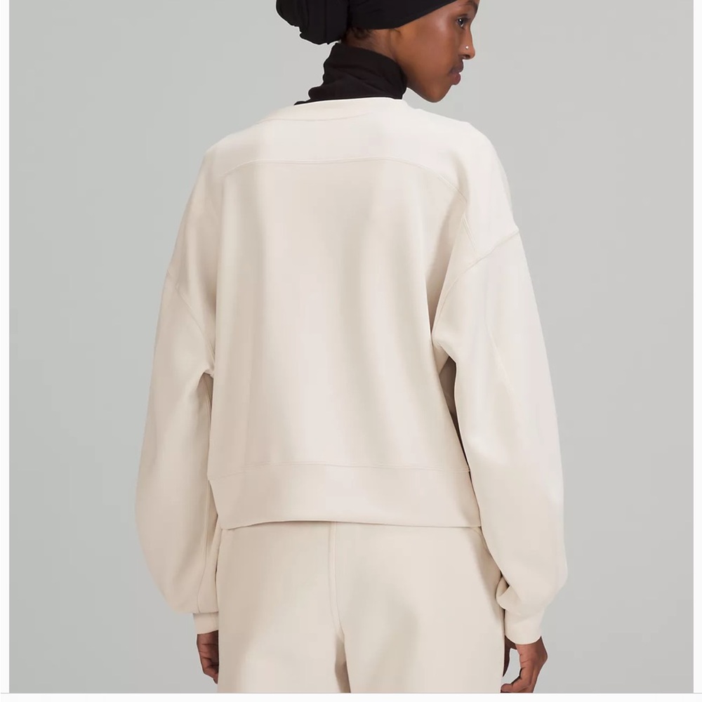 LULULEMON Cropped Crewneck sweatshirt - never worn